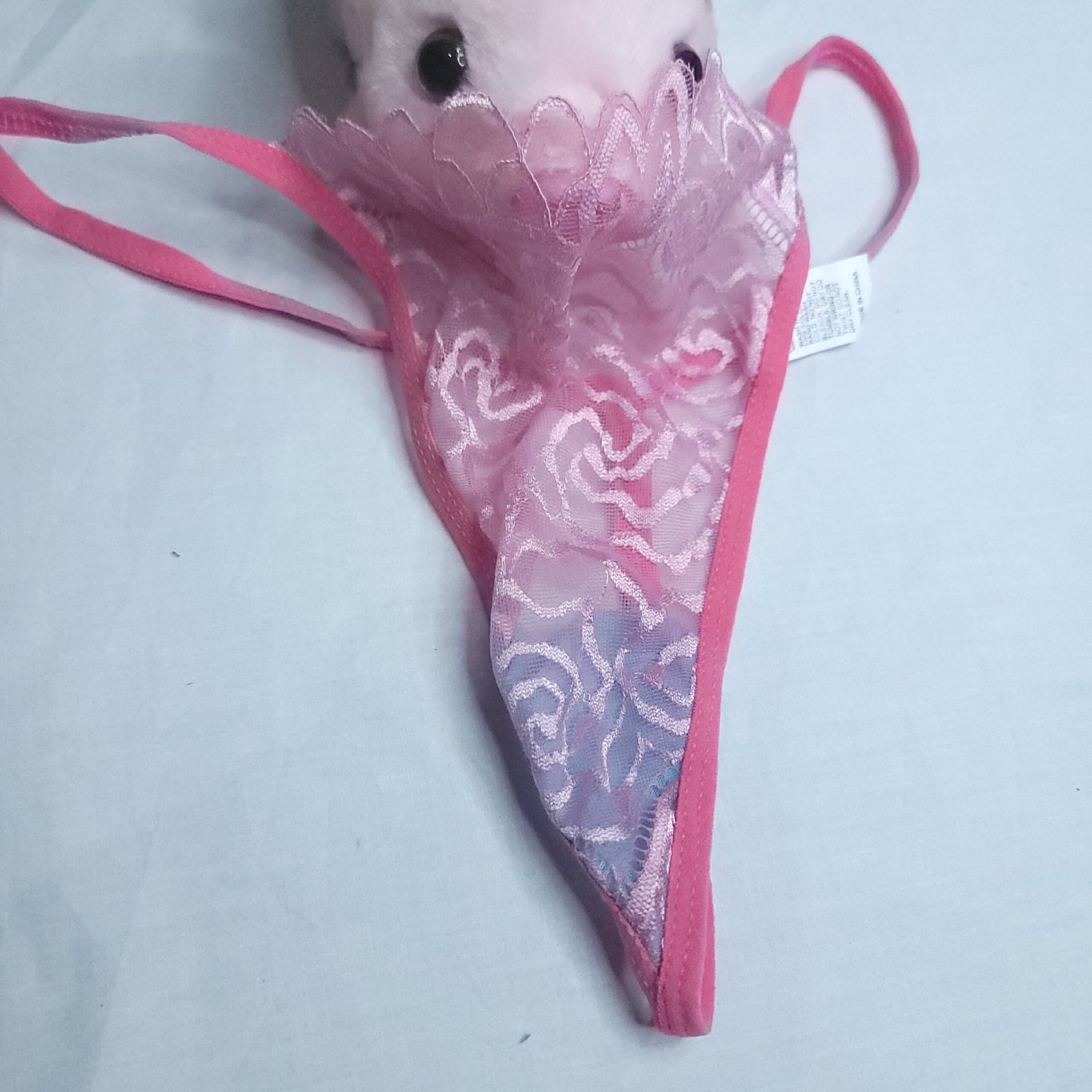 Codigo-111-Panty Hilo de Encaje Semitransparente Color Rosa Claro – Talla S - Imagen 2