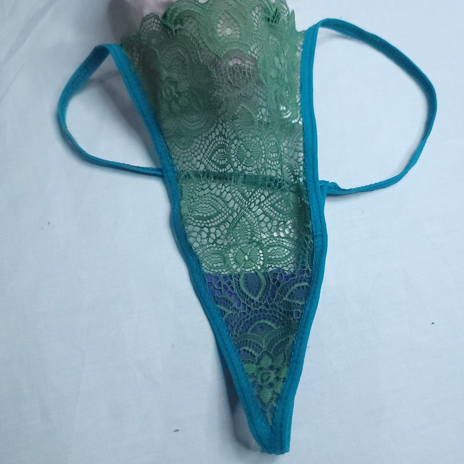 Codigo-111-Panty Hilo de Encaje Semitransparente Verde Salvia con Detalles Turquesa – Talla S - Imagen 2