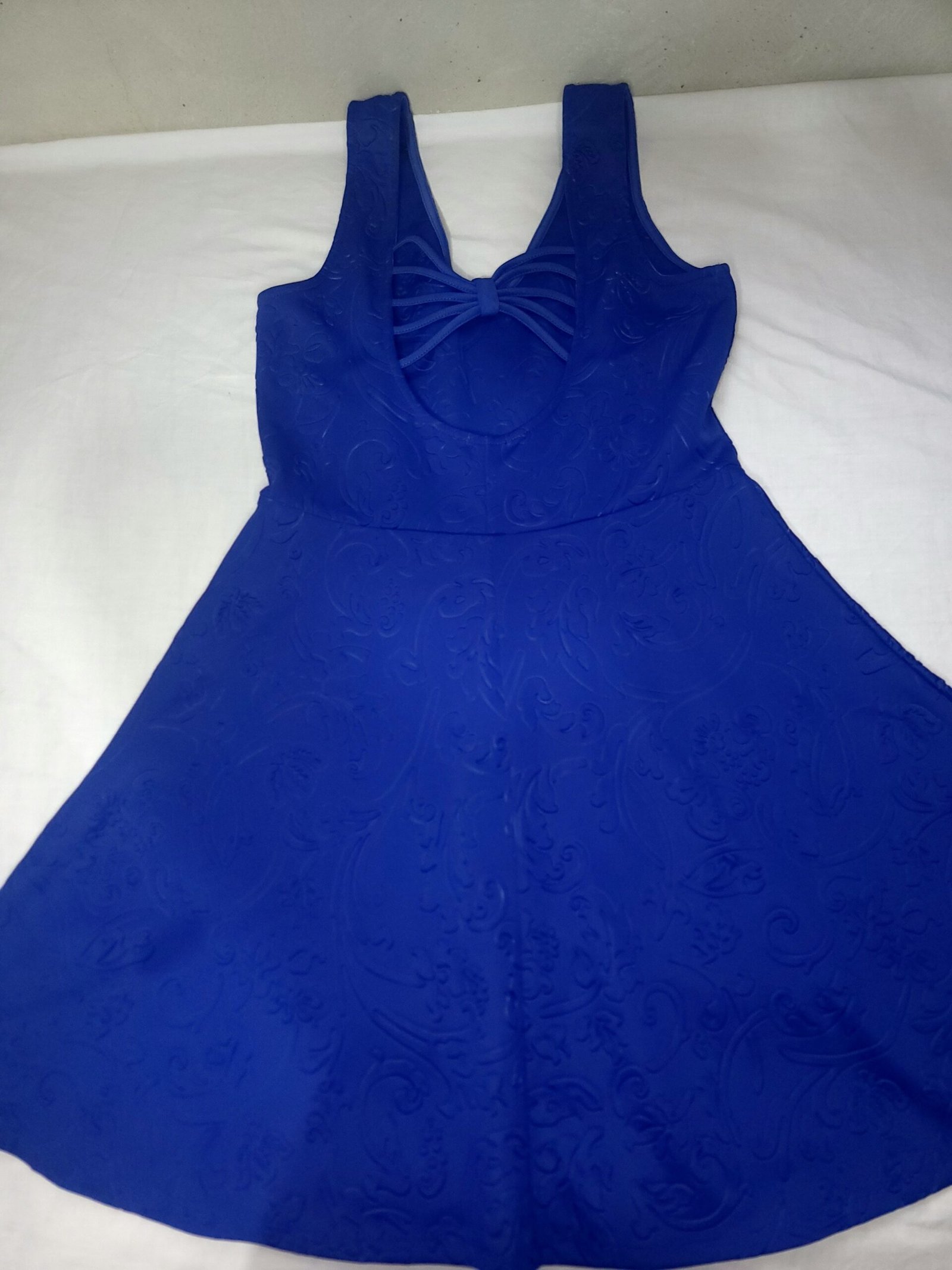 Vestido azul rey sin mangas con detalle en el escote – Talla L - Imagen 3