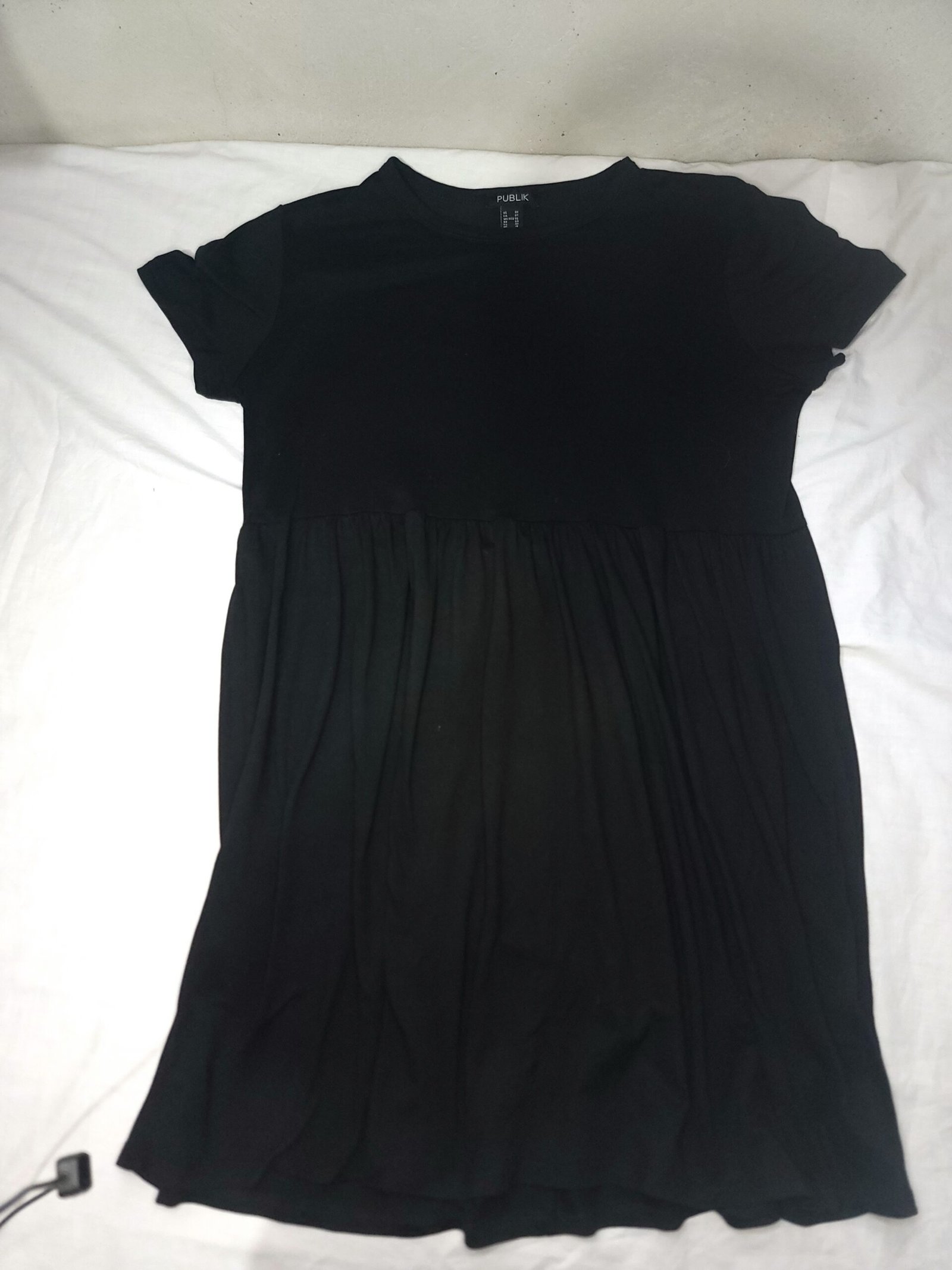 Vestido negro de manga corta con falda amplia – Talla OX - Imagen 3