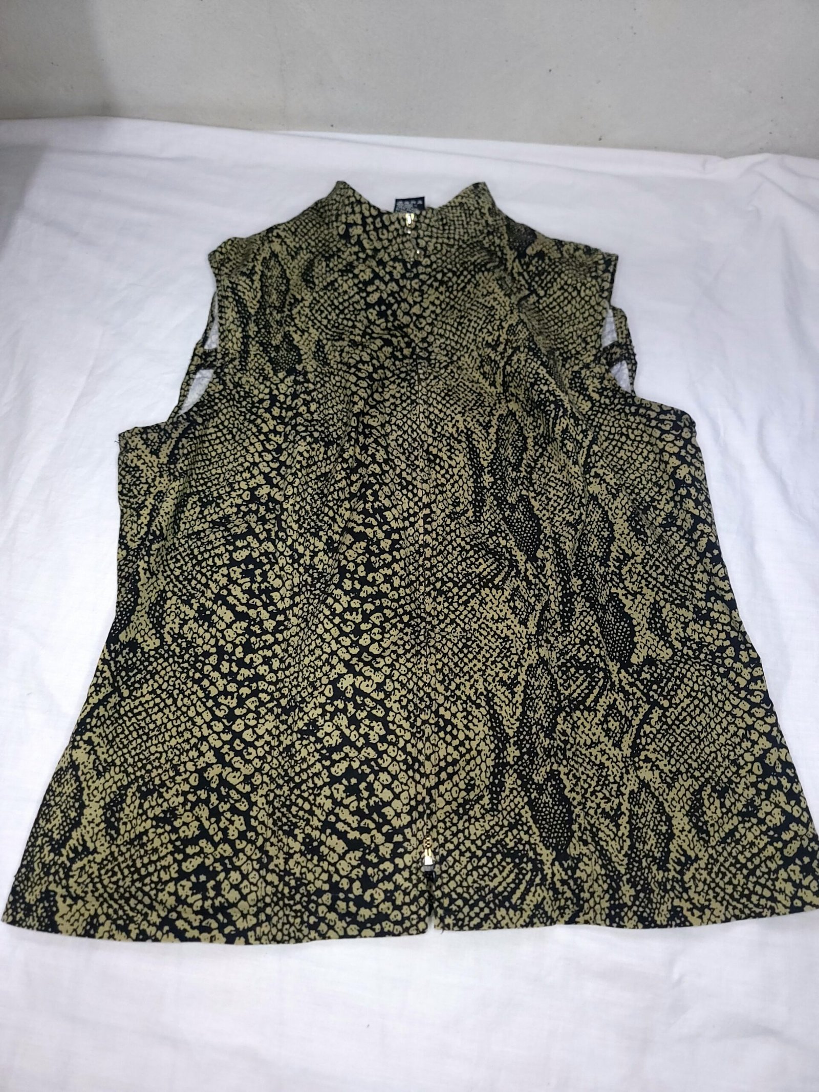 Camisa estampada verde oliva con cremallera – Talla 8 - Imagen 4