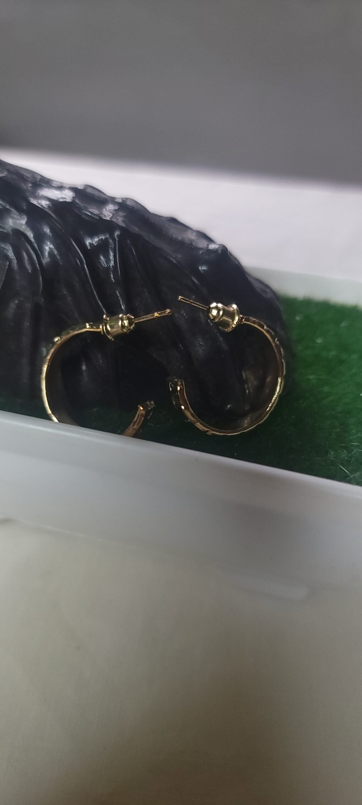 Aretes de Aro con Diseño Grabado Decorativo - Imagen 3