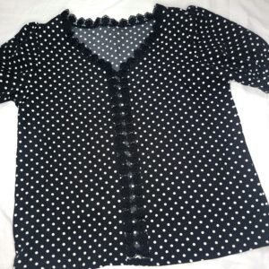 Blusa de Lunares con Detalles de Encaje