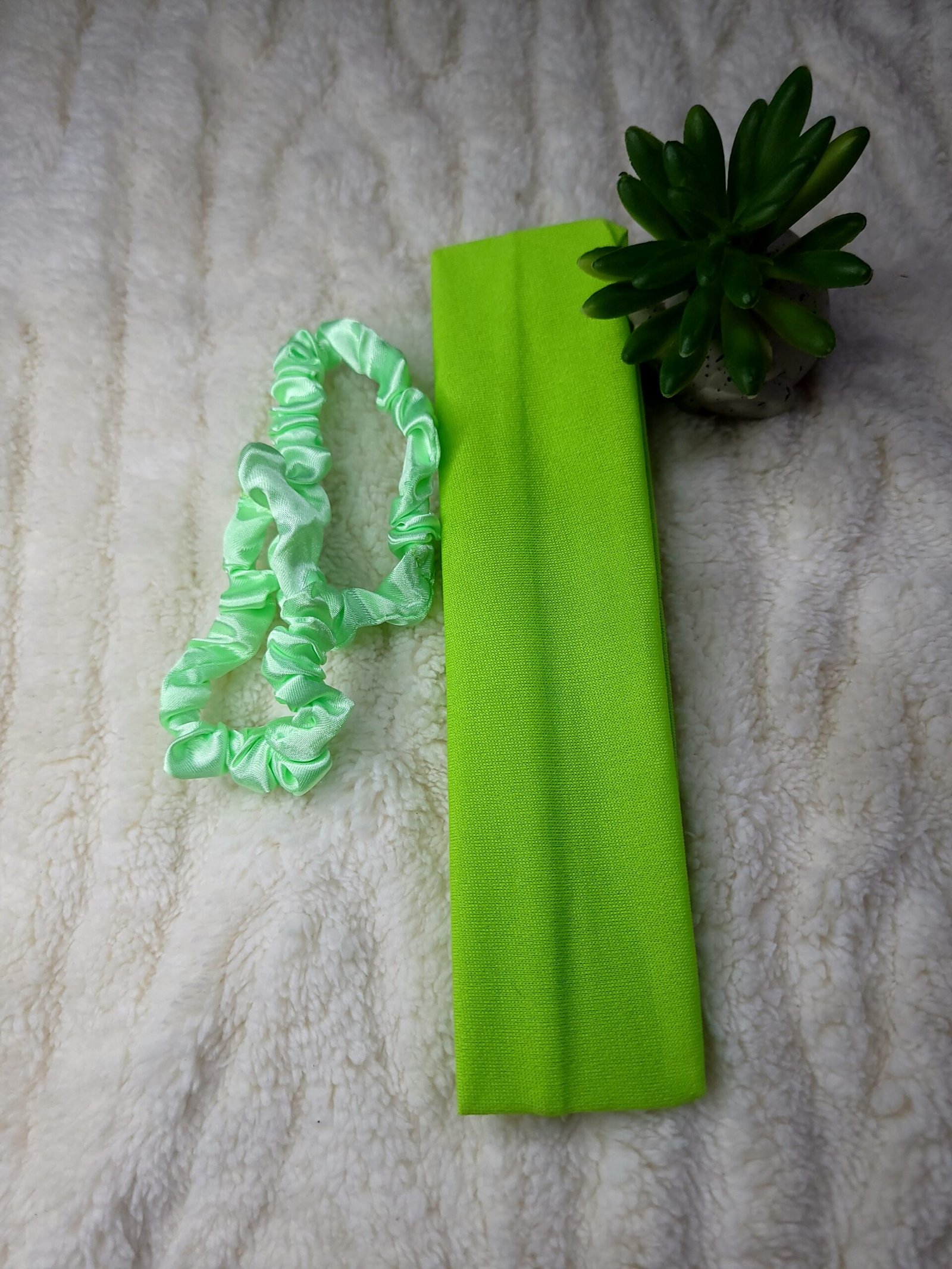Set de 1 Vincha y 2 Colas para Cabello – 3 Piezas - Imagen 2