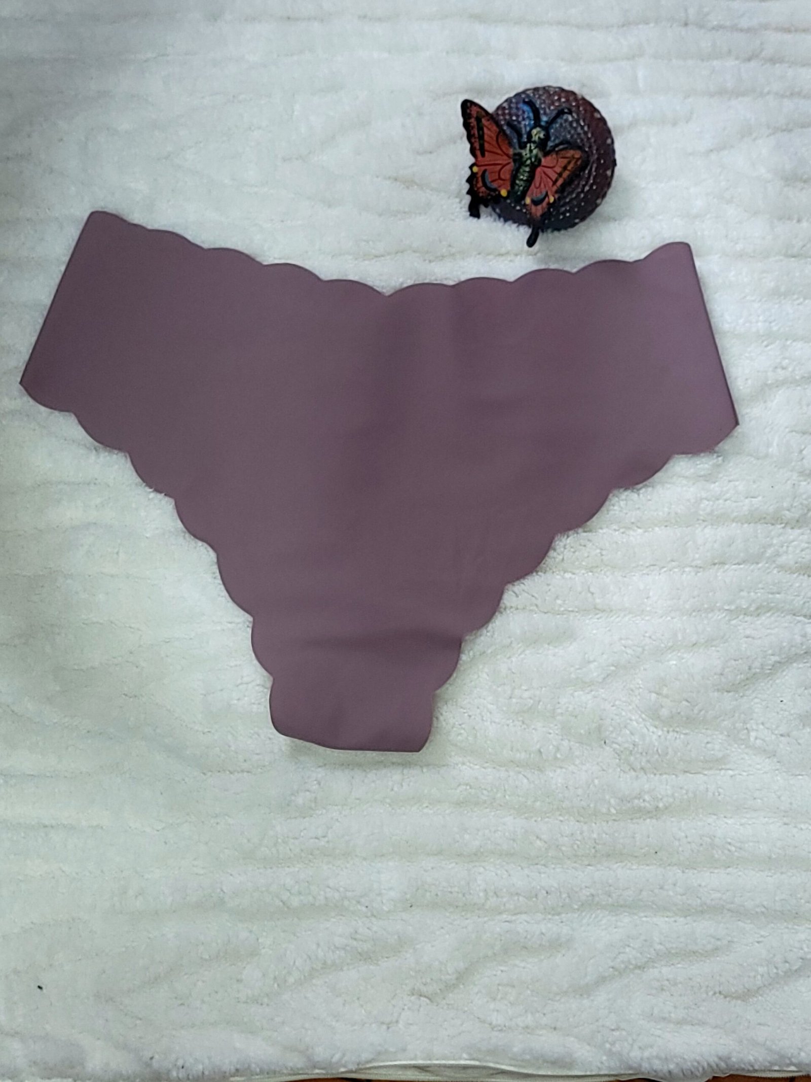 Calzón femenino de corte cómodo con bordes ondulados talla M - Imagen 2