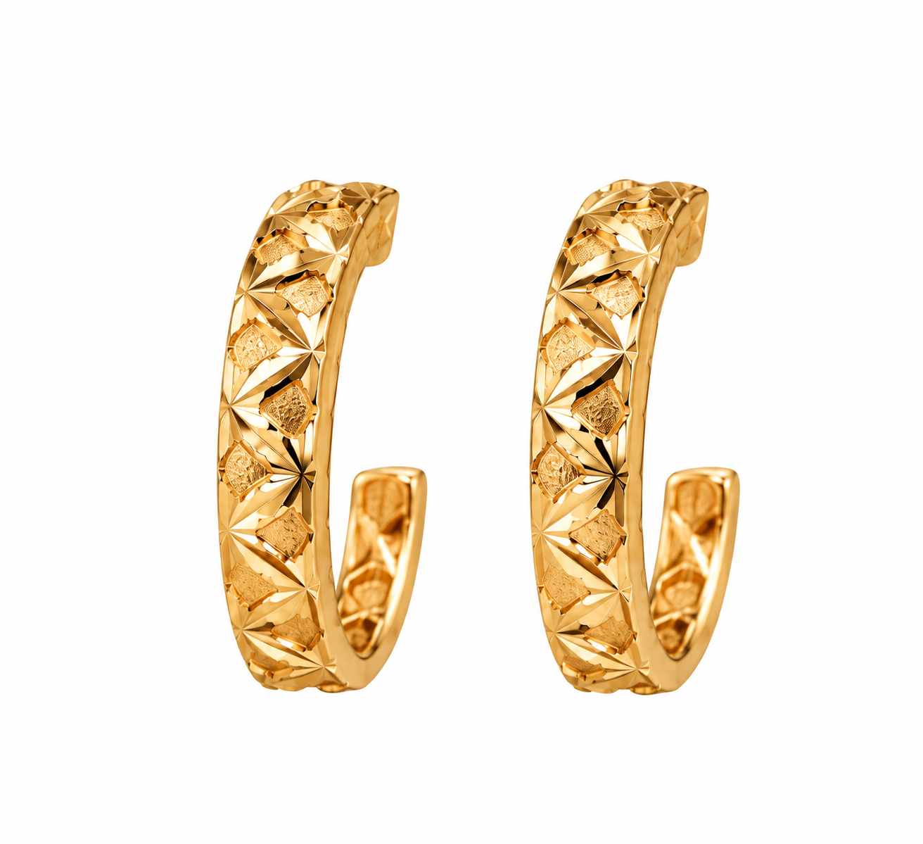 Aretes de Aro con Diseño Grabado Decorativo