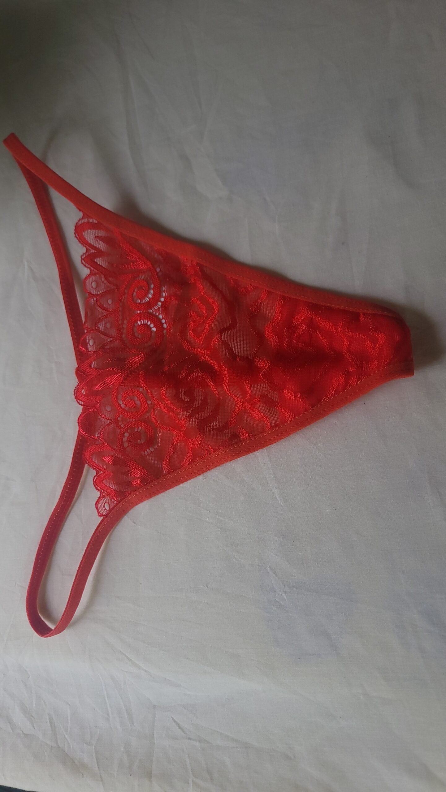 -Panty Hilo de Encaje Semitransparente Color rojo – Talla S - Imagen 2