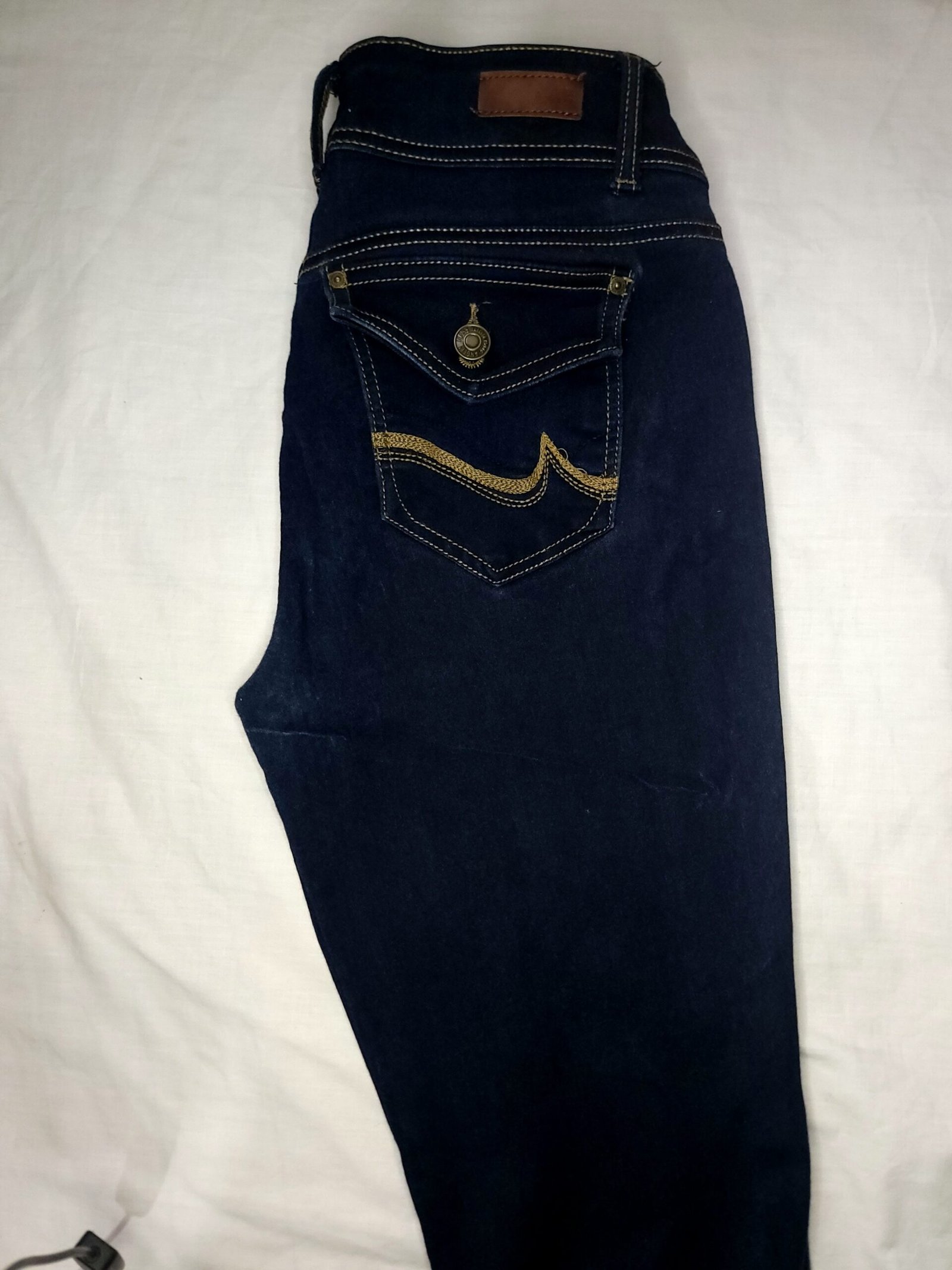 Jeans Skinny Azul Oscuro con Costuras en Contraste - Imagen 4