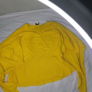 Blusa amarilla mostaza