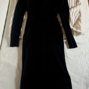 Vestido Negro de Manga Larga