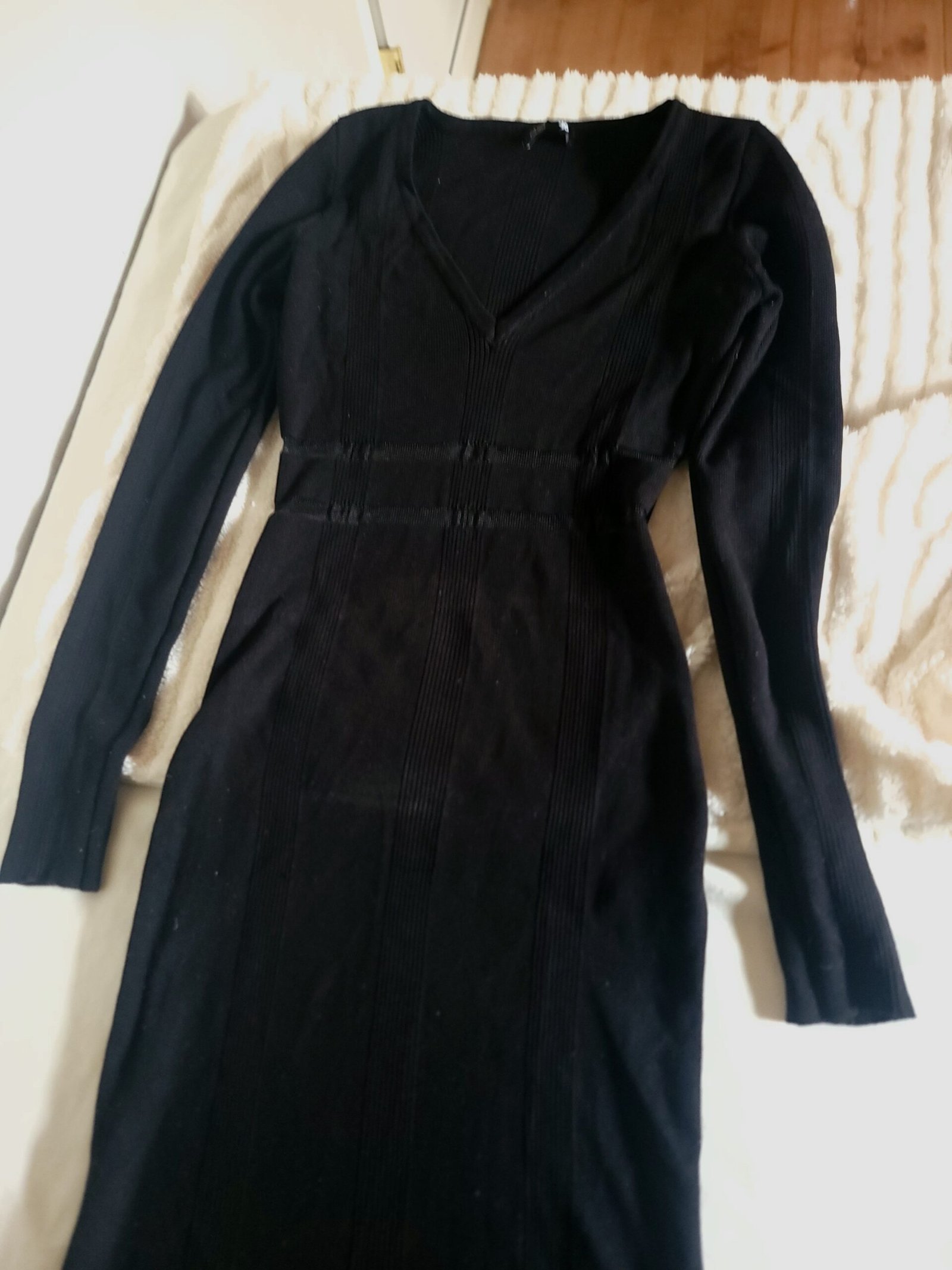 Vestido Negro de Manga Larga - Imagen 2