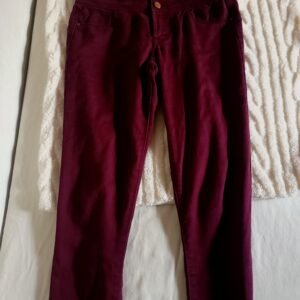 Pantalón Skinny Color Vino