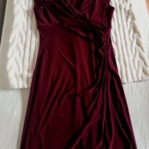 Vestido Borgoña con Detalle Cruzado